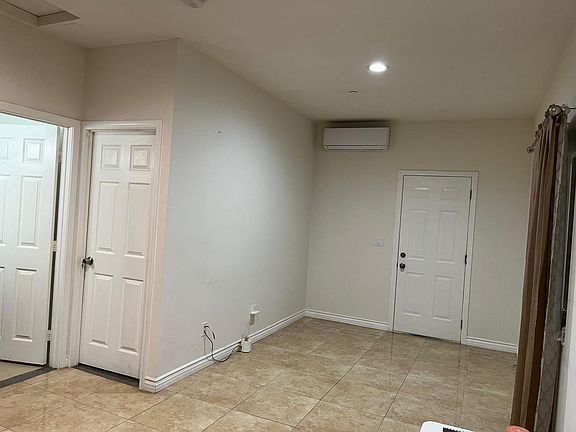 5th image of 168 W Norwood Pl Unit B