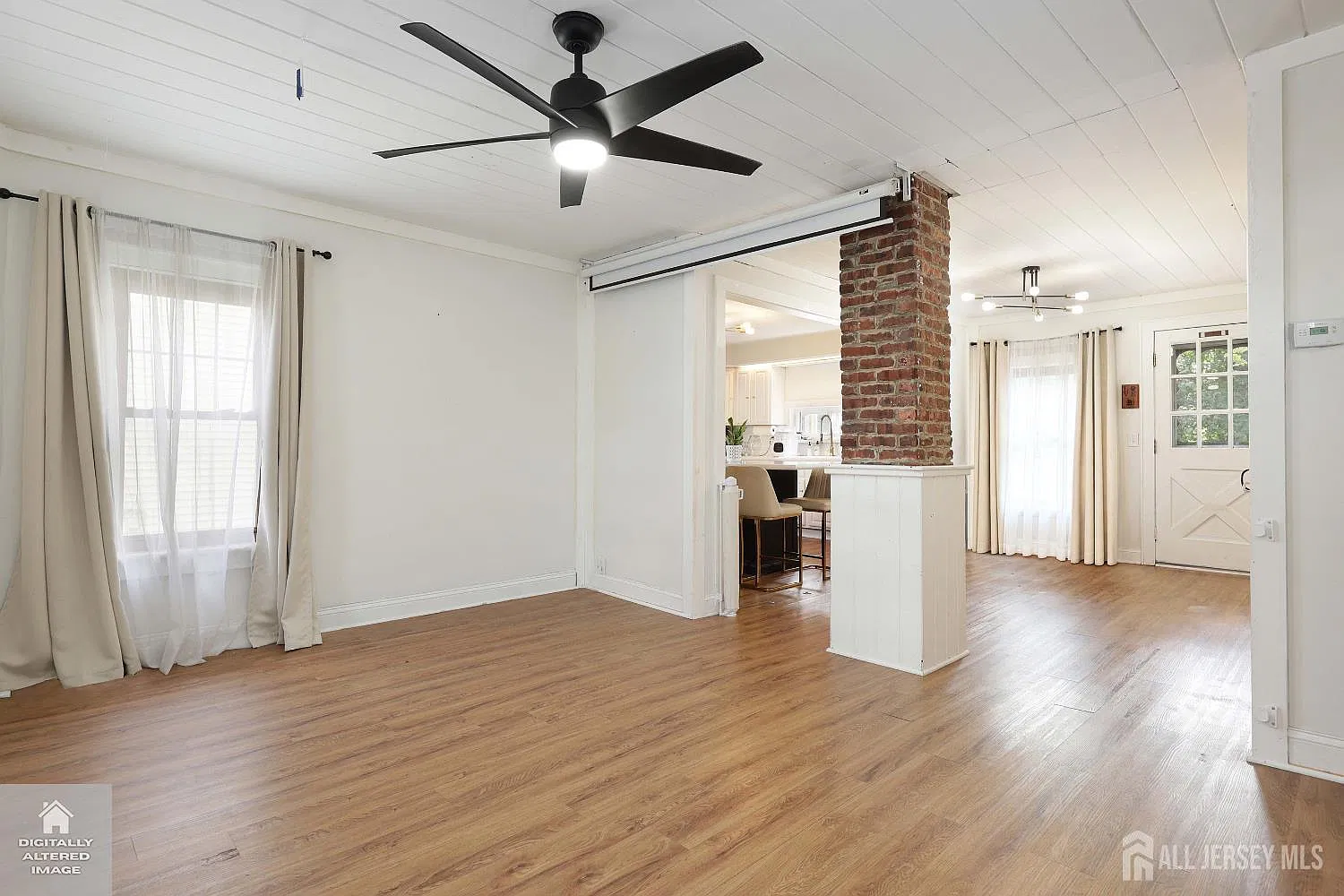 2 bed, 1.0 bath, 1068 sqft, $2,800 — Photo 2