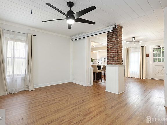 2nd image of 18 Cottage Ave