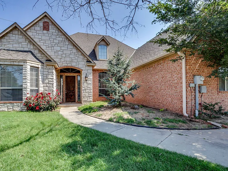 3341 Heritage Green Cir — Photo 6