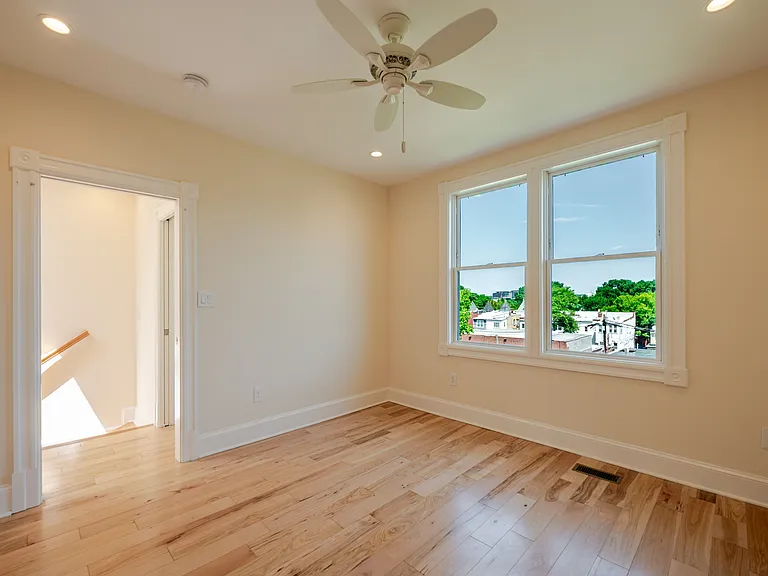 1234 E St NE — Photo 60