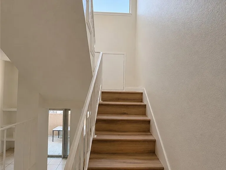 2032 S Bon View Ave #B — Photo 13