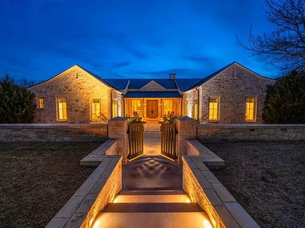 705 W Creek St, Fredericksburg, TX 78624