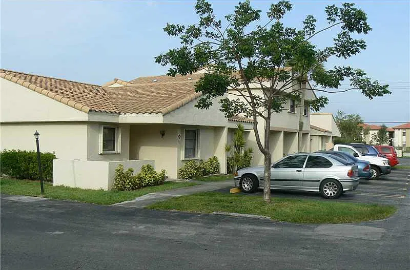 2 bed, 2.0 bath, 980 sqft, $1,950 — Photo 2