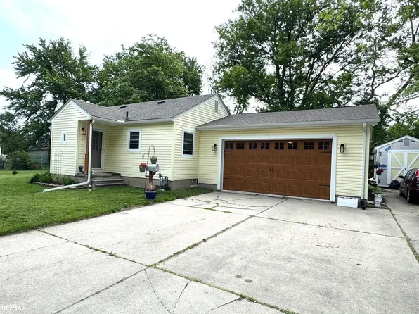 1341 Pennsylvania Ave, Marysville, MI 48040