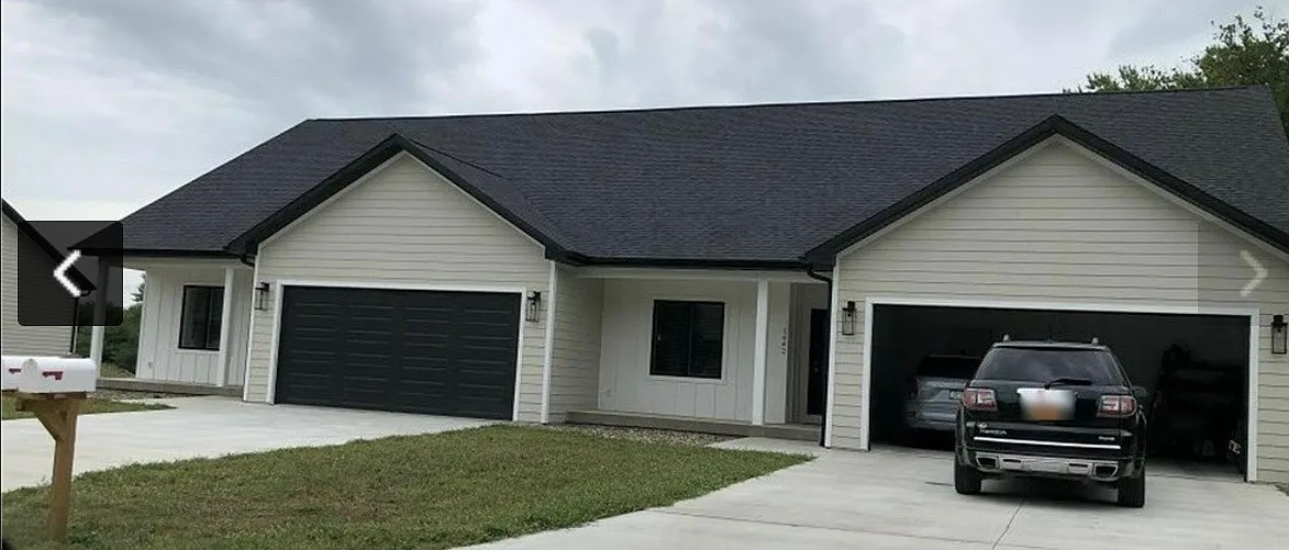 3 bed, 2500 sqft, $2,300 — Photo 1