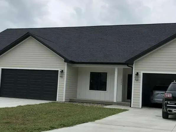 1444 Hazel St #1, Pella, IA 50219