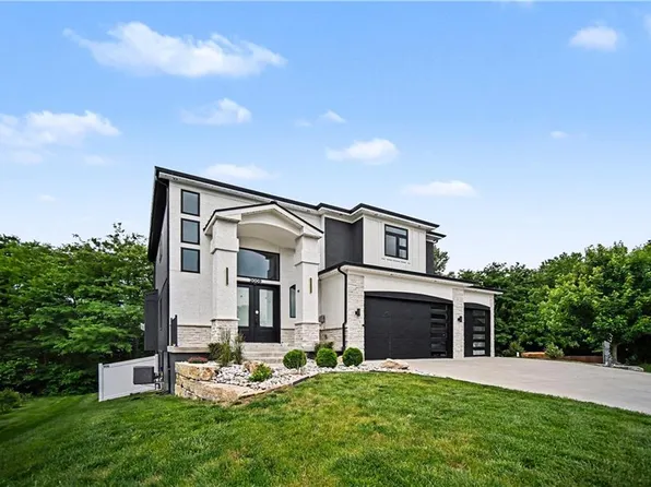 2009 Ridge Tree Dr, Pleasant Hill, MO 64080