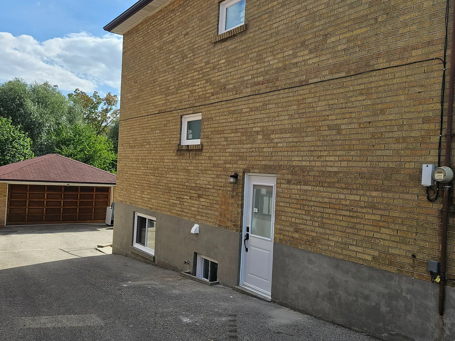 3 bed, $3,200 — Photo 2