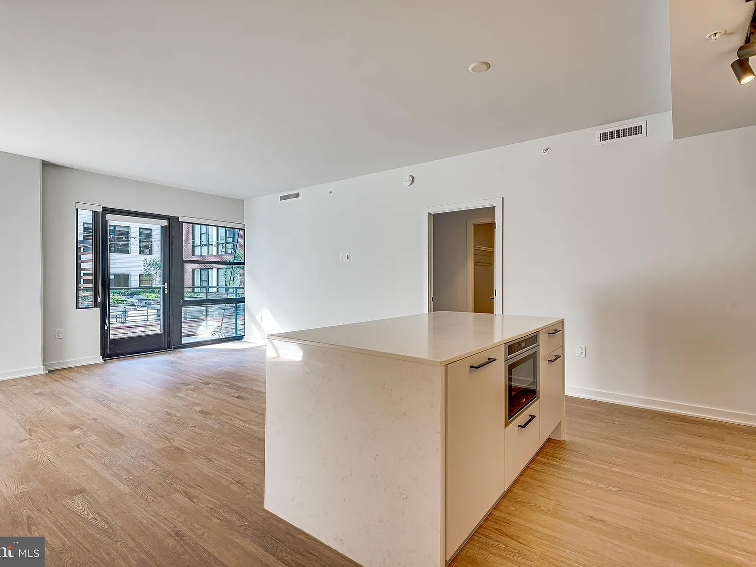 2 bed, $3,500 — Photo 4