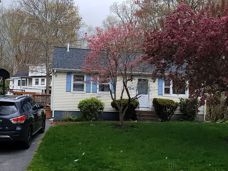 54 Pinehurst Ave — Photo 2