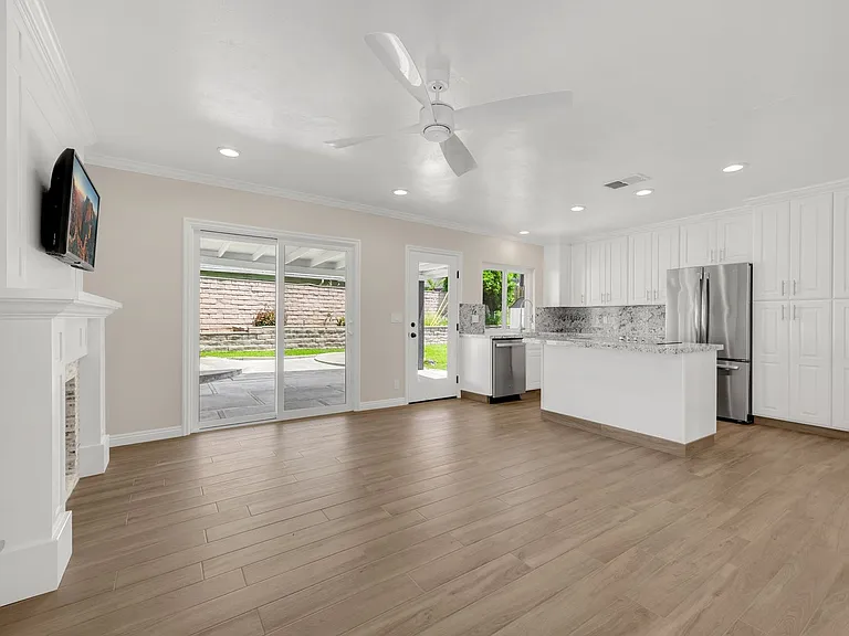 630 N Colfax St — Photo 5
