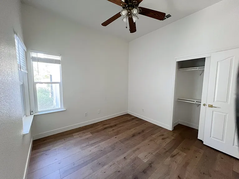10233 Stathos Dr — Photo 17