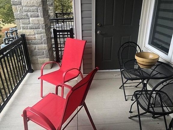 3rd image of 8 Brandy Lane Dr