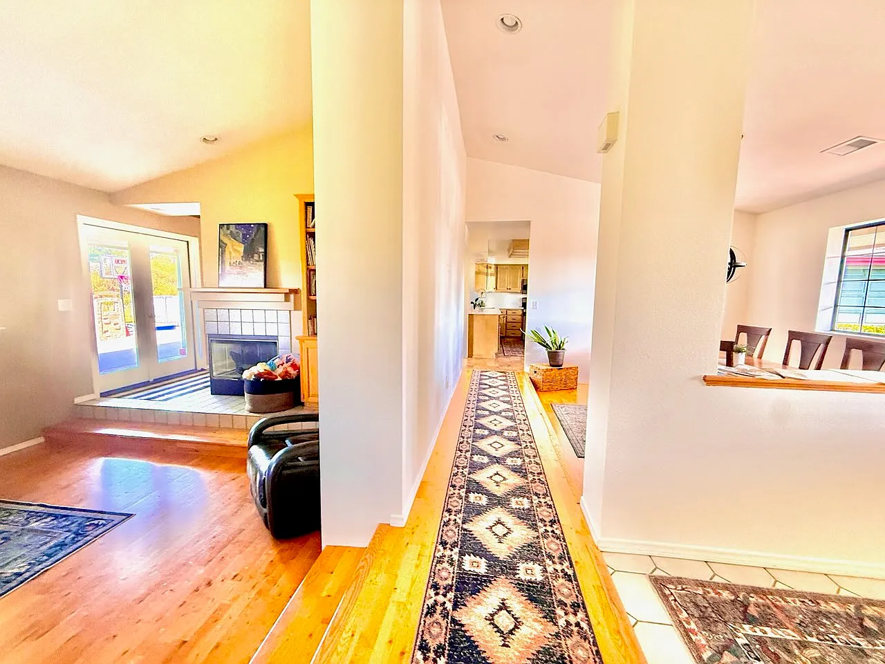 4 bed, 2.5 bath, 2316 sqft, $6,000 — Photo 3