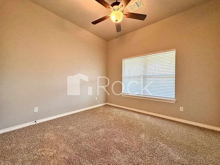 19113 Grove Pkwy — Photo 43