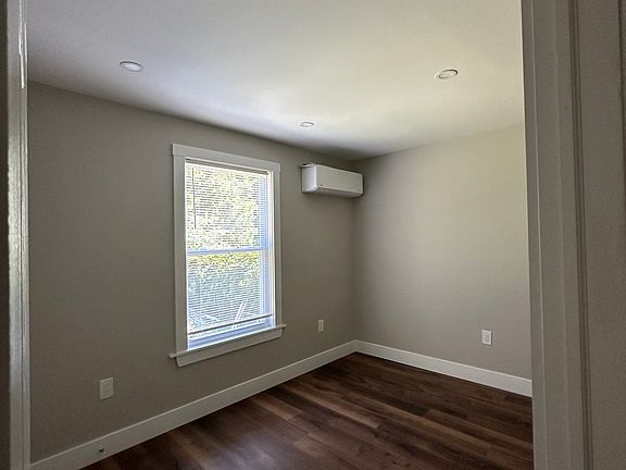 3rd image of 26 Pacific Ave APT A