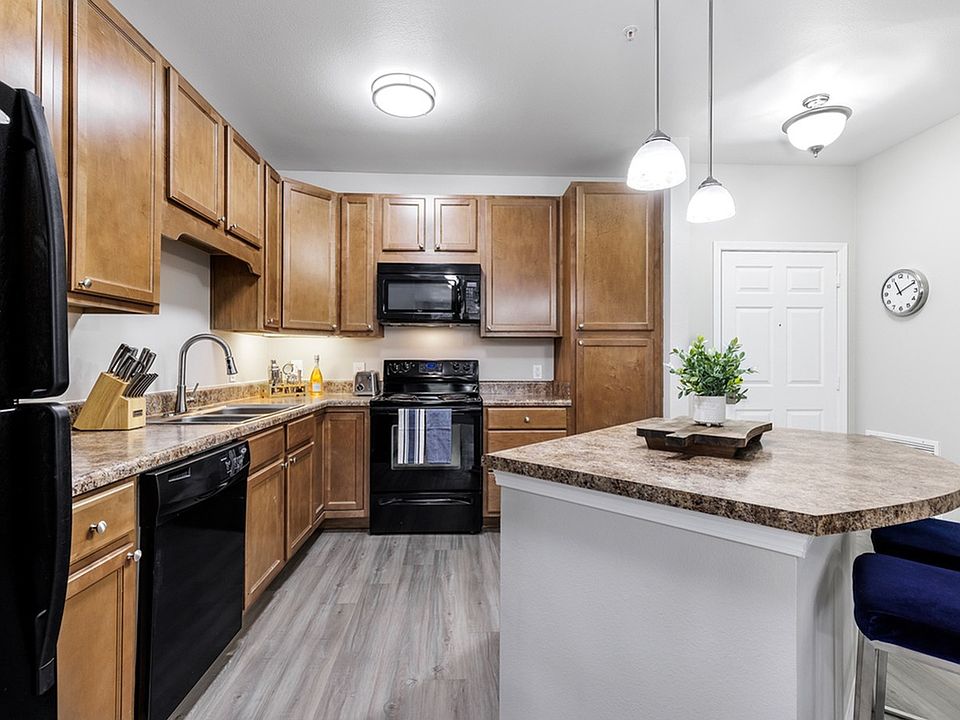 Full Kitchen with island