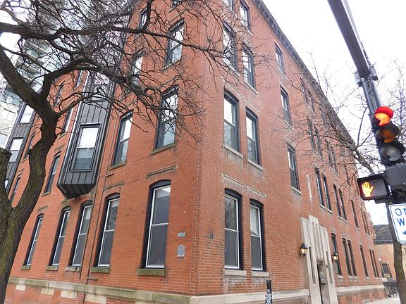 2nd image of 1039 N Lasalle St #4B