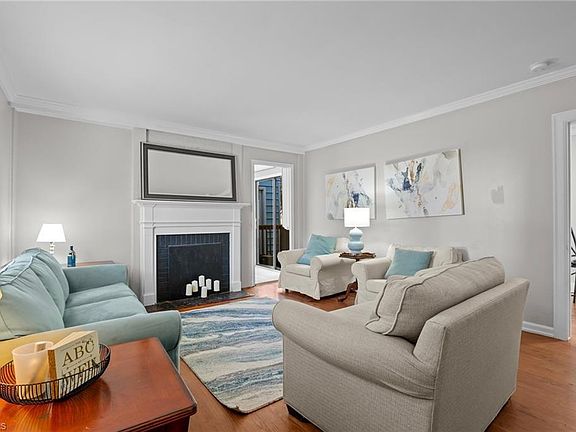 3rd image of 156 Rosedale Cir