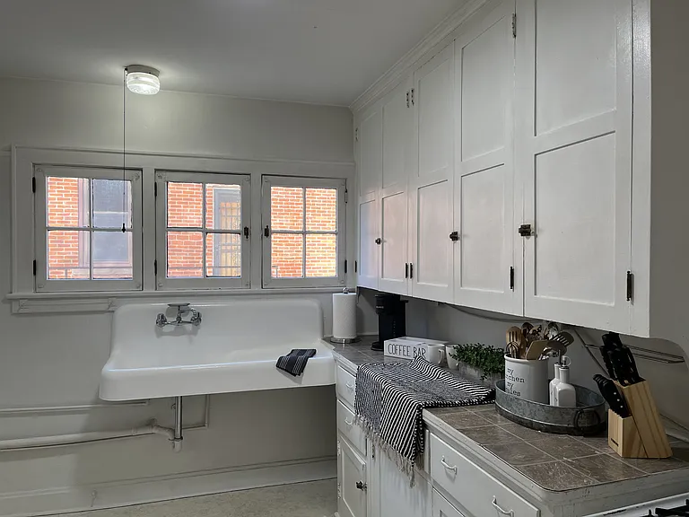 1347 Highland St — Photo 5