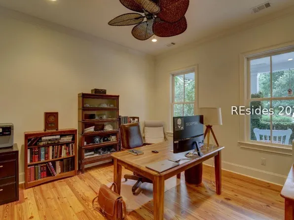18 Bow Cir, Hilton Head Island, SC 29928