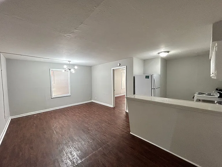 1419 Hyde Park — Photo 30