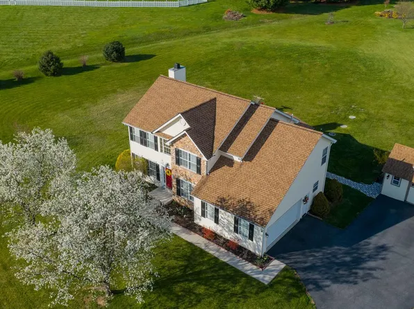 80 E Summit Dr, Littlestown, PA 17340