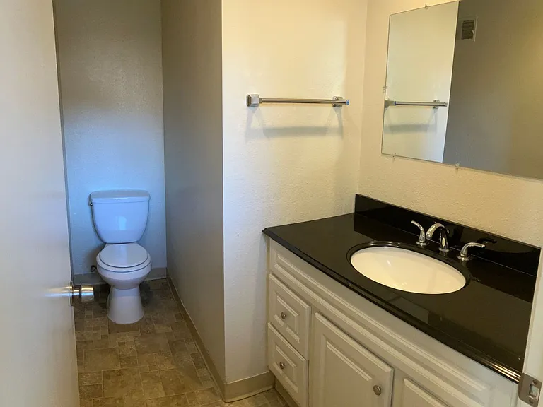 1244 W Roseburg Ave #D — Photo 5