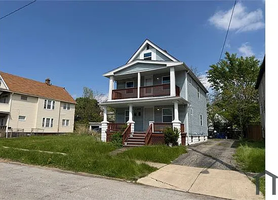 2809 E 125th St