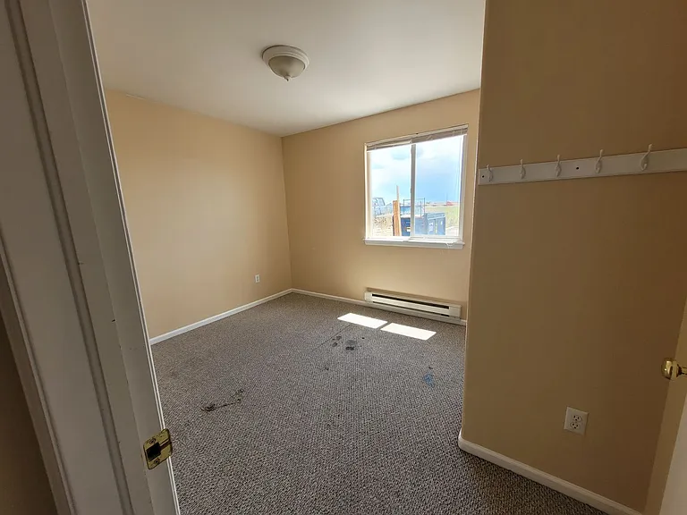 912 Symons St — Photo 10