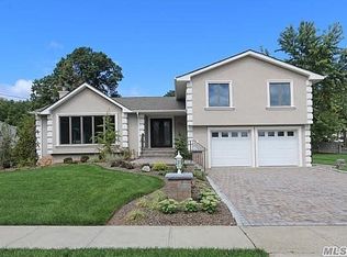 452 Elm Dr, Roslyn, NY 11576