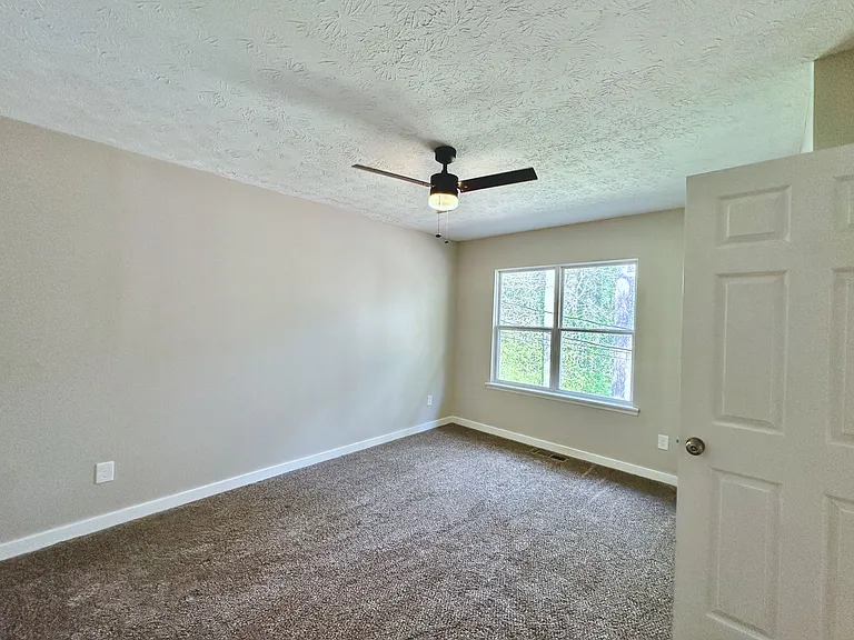 4930 Farmstead Ct NE — Photo 8