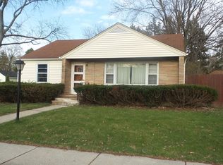 933 Saint John St, Elgin, IL 60120