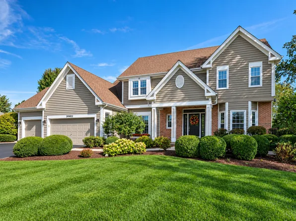 39W832 Carl Sandburg Rd, St Charles, IL 60175