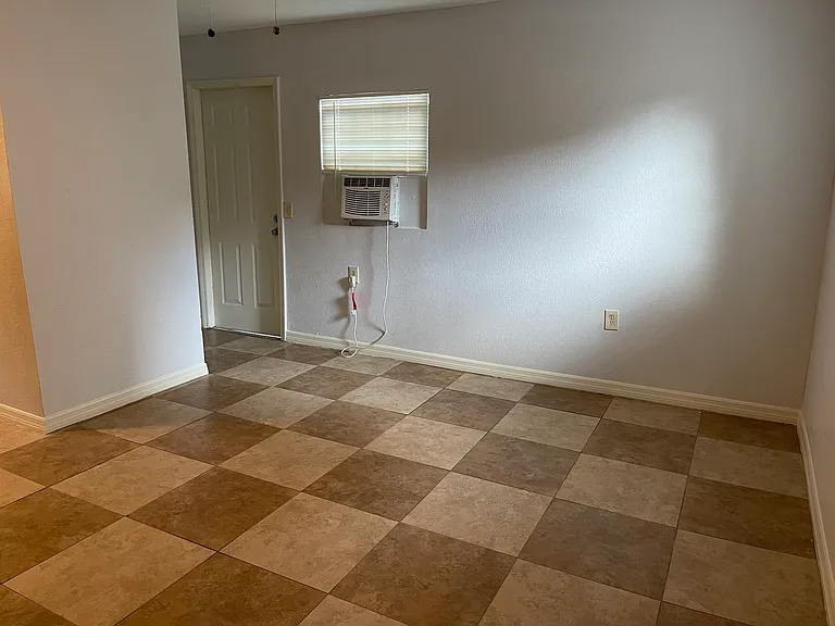 1008 E Columbus Dr #C — Photo 5