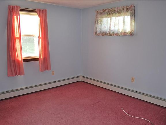 4th image of 176 Rutland St