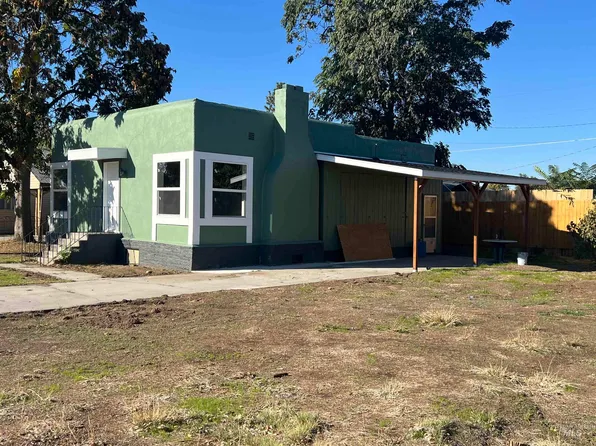 687 NW 2nd St, Ontario, OR 97914
