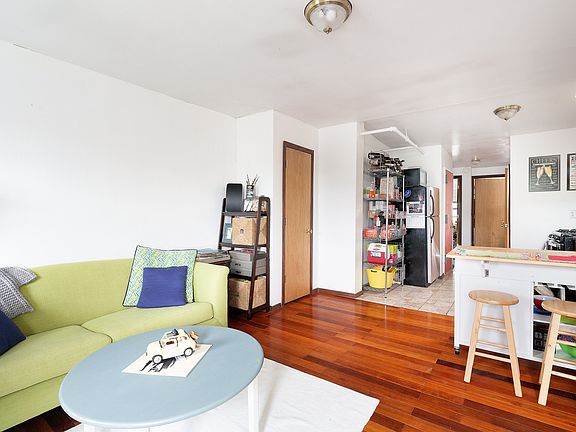 5th image of 290 Saint James Pl #4