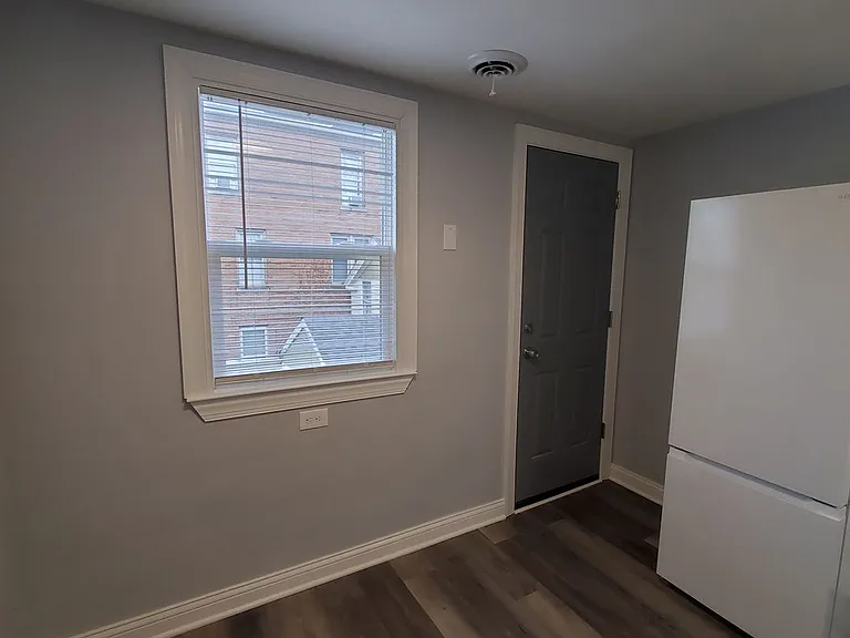 909 College Ave — Photo 10
