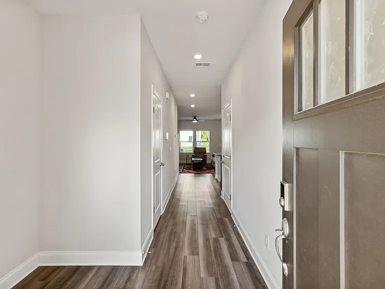 738 Prairie View Dr — Photo 2