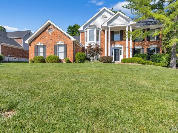 1325 Conway Oaks Dr, Chesterfield, MO 63017