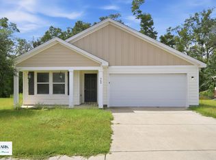 560 Riverwalk Cir, Freeport, FL 32439
