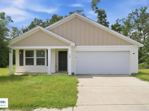 560 Riverwalk Cir, Freeport, FL 32439