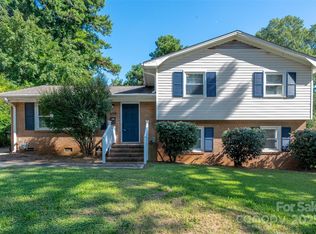 1054 White Plains Rd, Charlotte, NC 28213