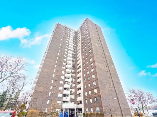 10 Muirhead Rd #909, Toronto, ON M2J 4P9