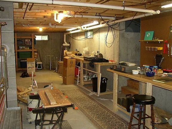 Large Basement w/ Benches