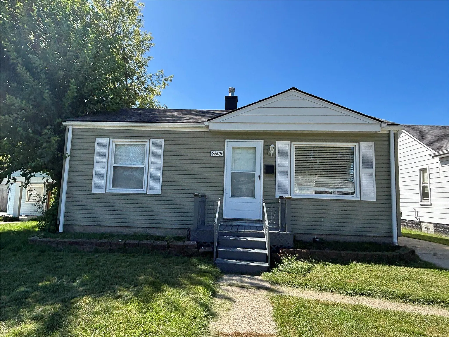 2 bed, 1.0 bath, 696 sqft, $1,400 — Photo 1
