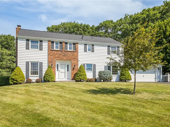 101 Hillcrest Dr, Victor, NY 14564