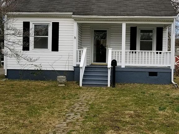 2nd image of 124 Courtney Ave NE